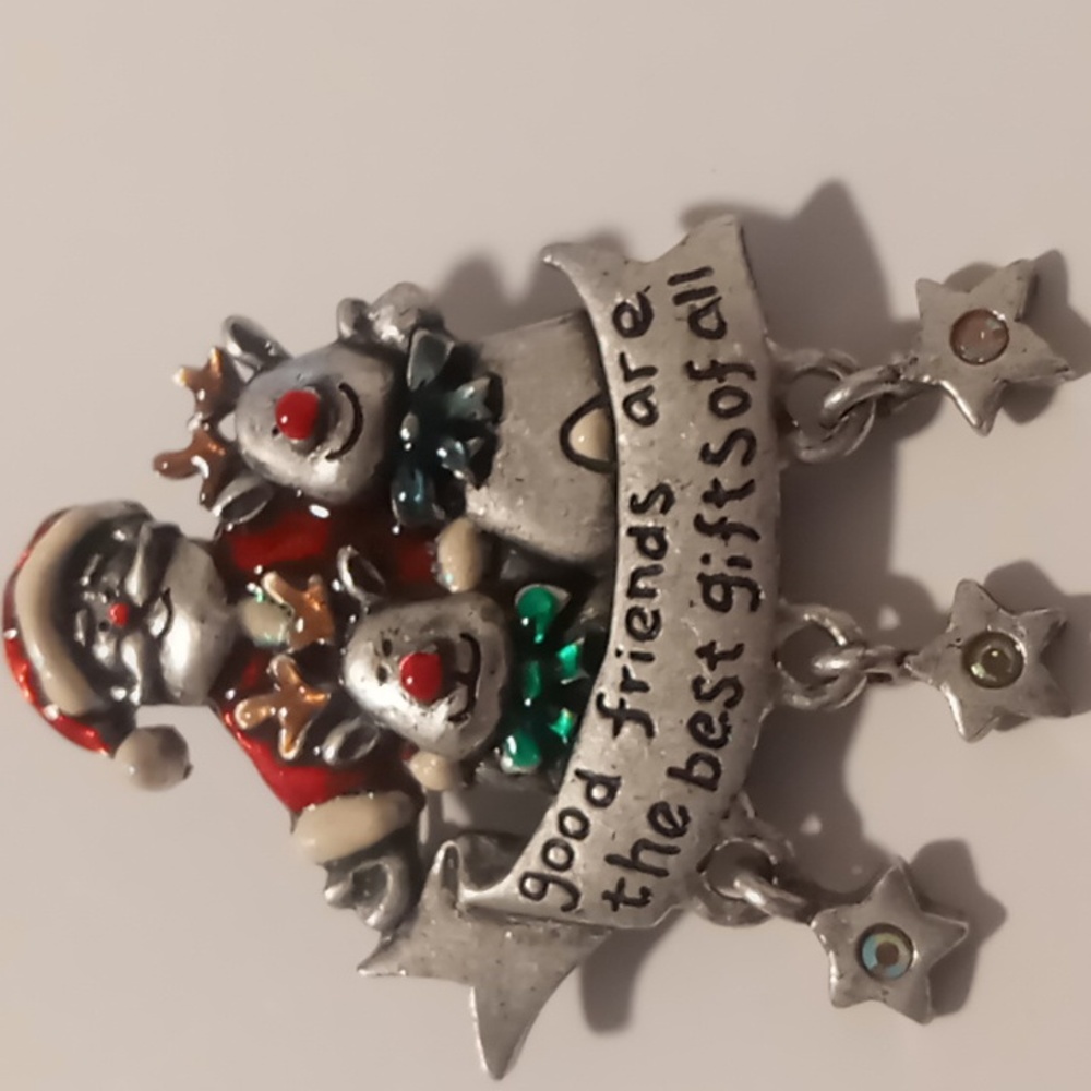 Vintage Inspirationa Christmas lapel pin. Good friends are the best gifts of all